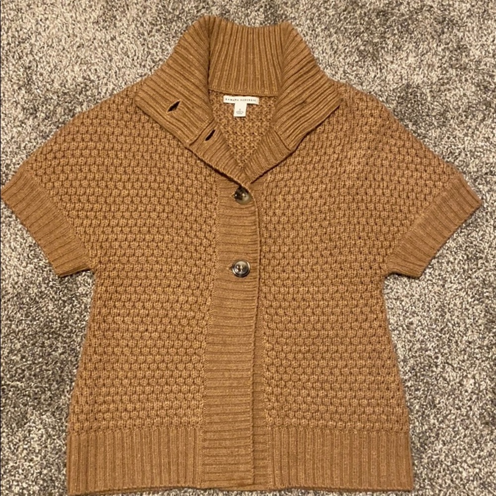 Women’s Banana Republic tan sweater